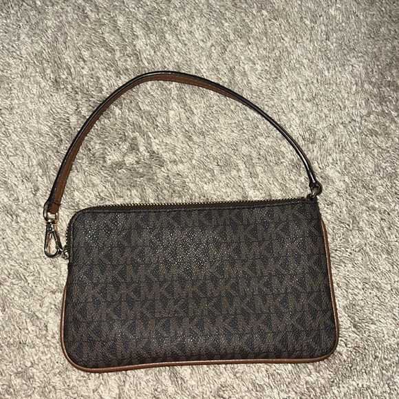 Brown gently used Michael Kors wristlet excellent condition - Picture 3 of 3